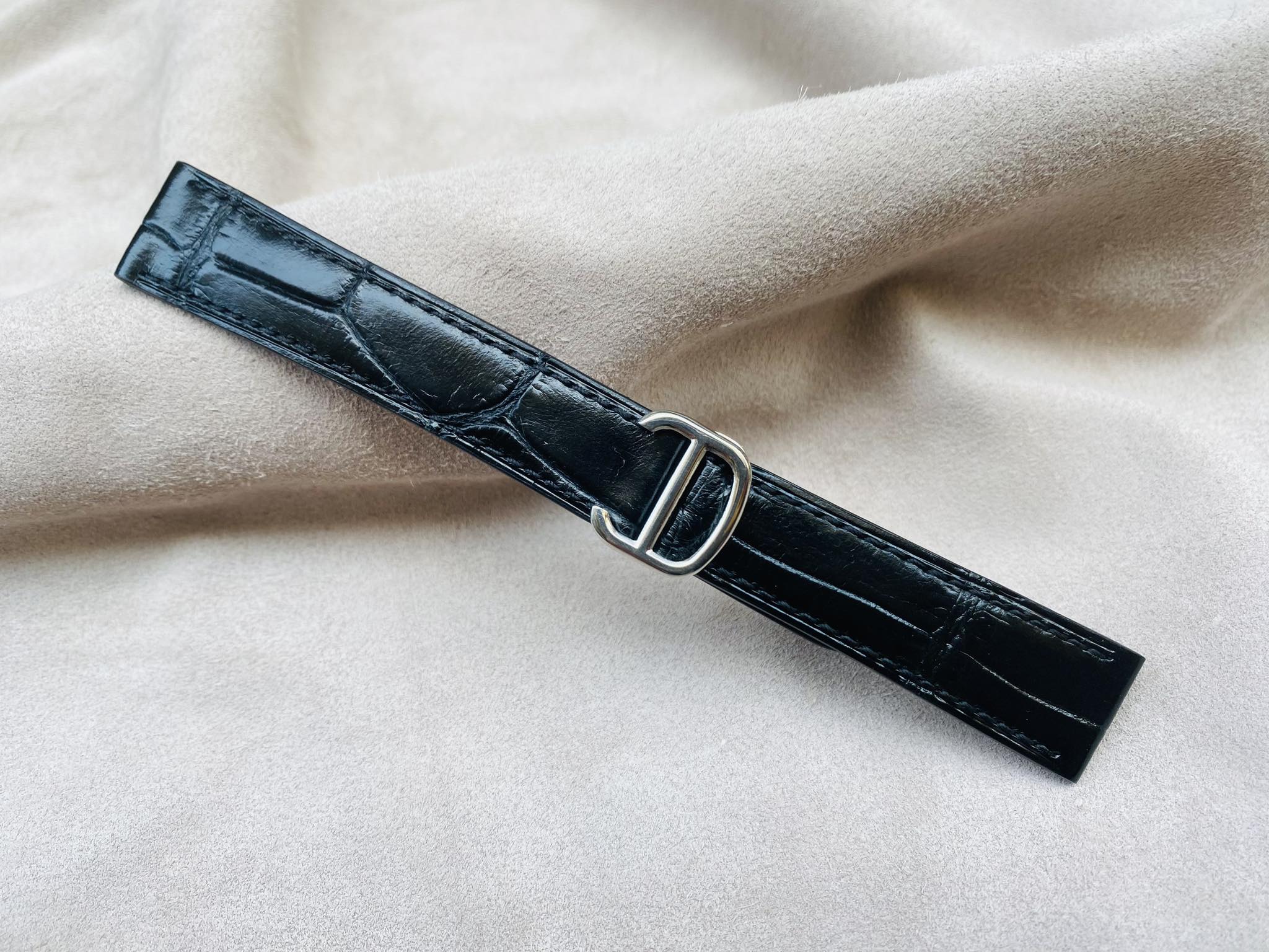 Mẫu cá sấu đen thủ công cho đồng hồ Cartier